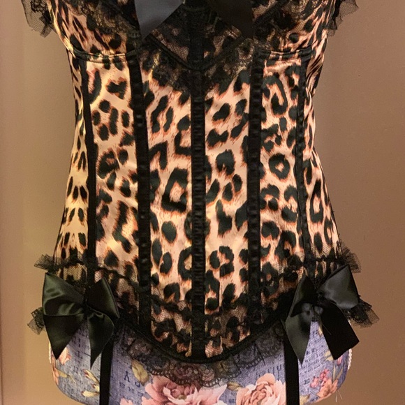 NWOT Leopard print & black lace corset - Picture 6 of 6